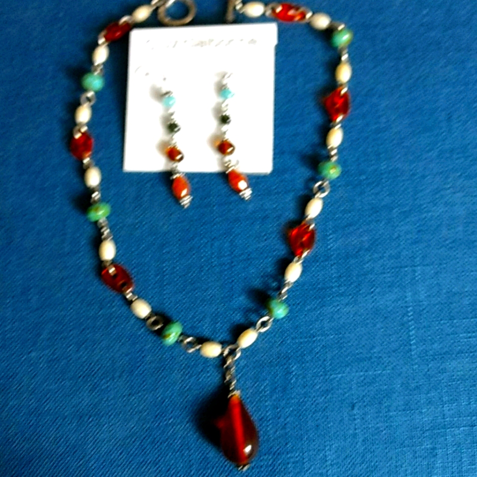 Liz Claiborne Necklace Earrngs 35$